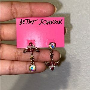 BETSEY JOHNSON earnings